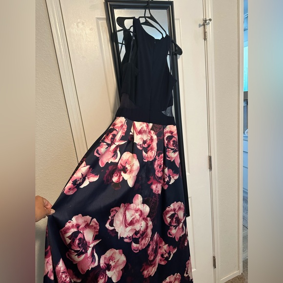 Dark blue gown, size 14P from Macys. No longer fits - Picture 2 of 6